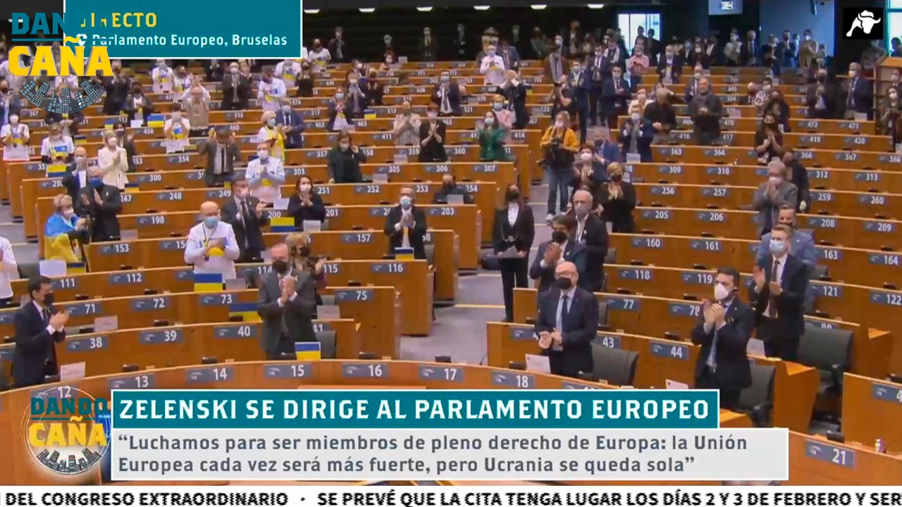 Zelenski pide ser parte de la UE y es ovacionado en directo en el Parlamento