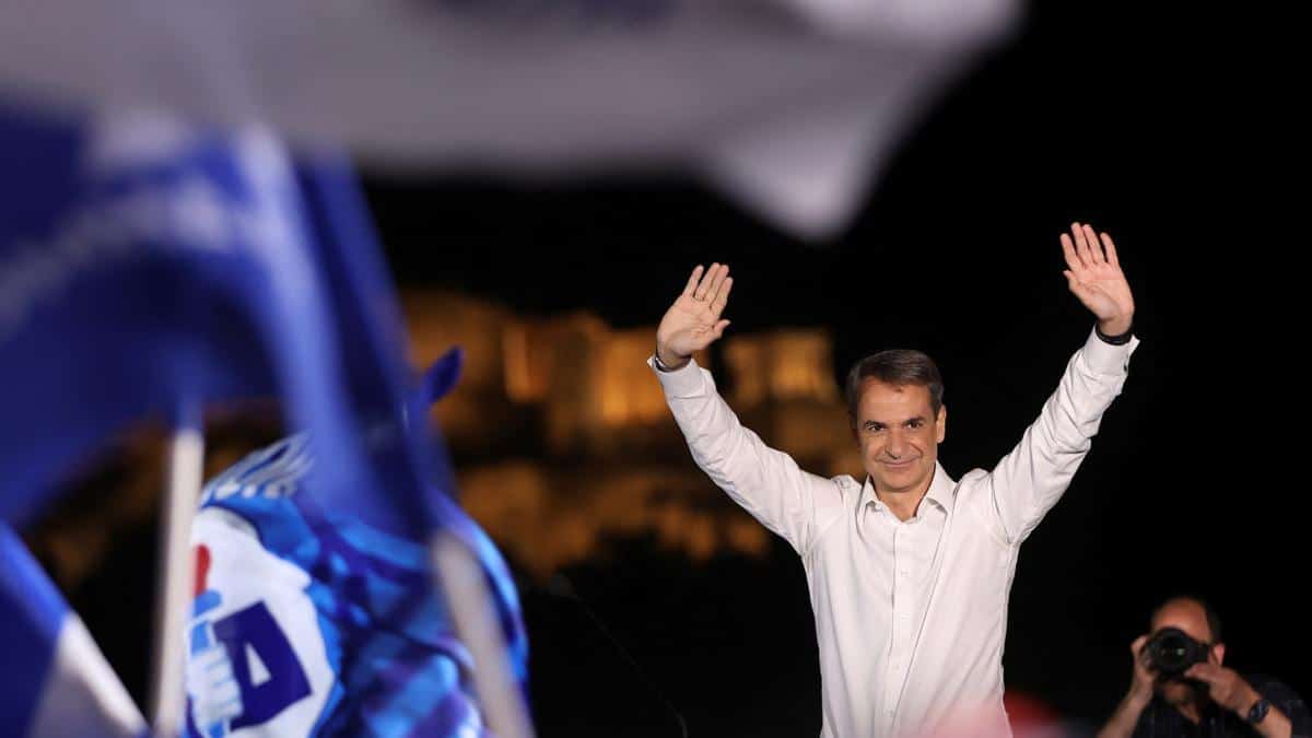 Amplia victoria conservadora de Mitsotakis en las elecciones griegas y descalabro Tsipras