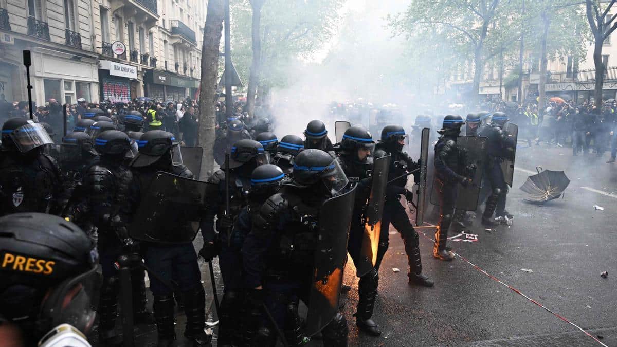 Rabia y violencia en el 1º de Mayo francés contra Macron