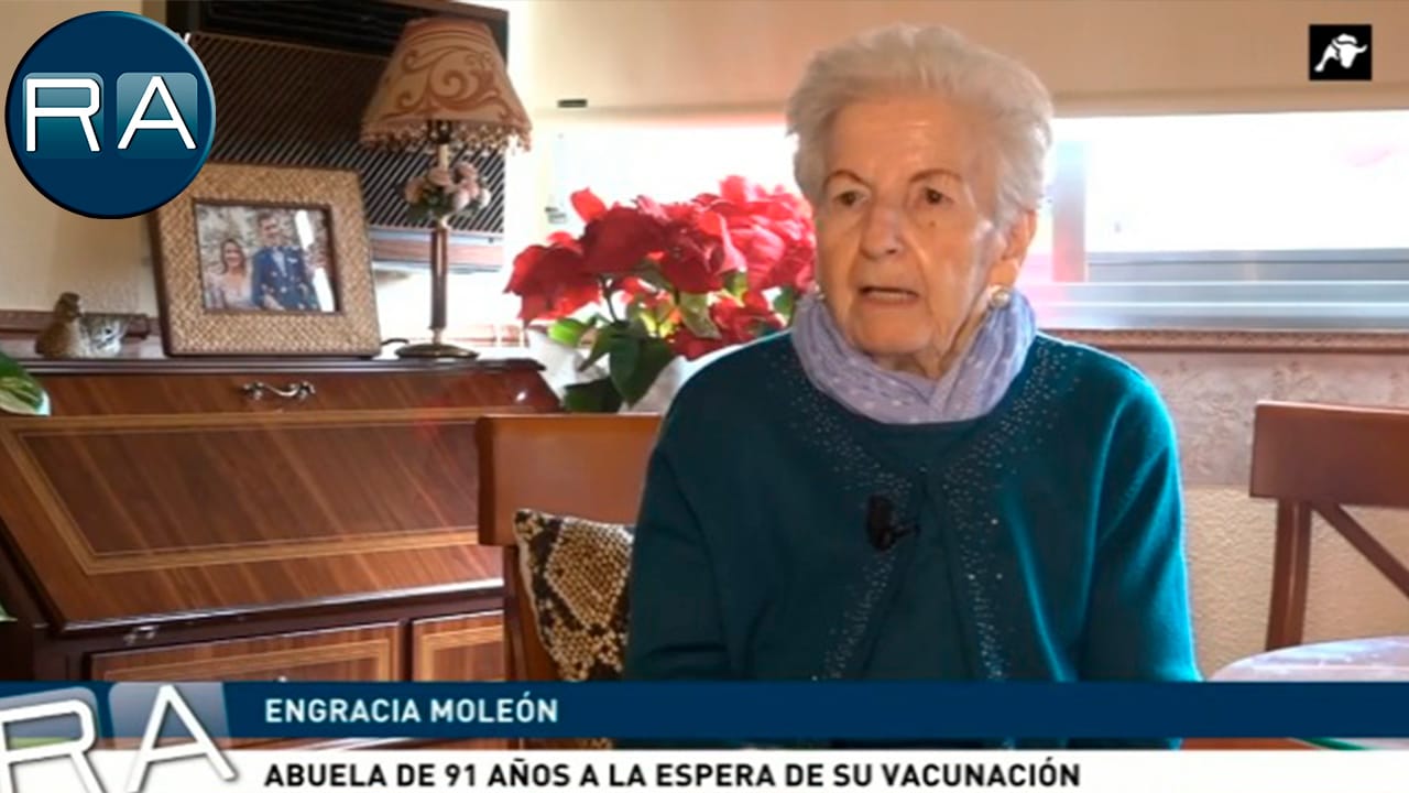 Acompañamos a Engracia y a Pilar, ambas de 91 años, a vacunarse después de meses sin salir