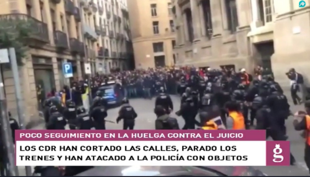 Así atacan los CDR a quienes no siguen la huelga independentista