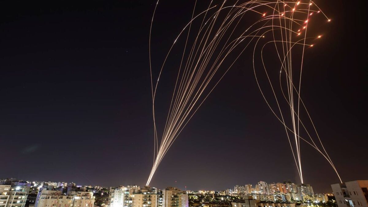 Milicias palestinas lanzan un centenar de cohetes sobre Israel