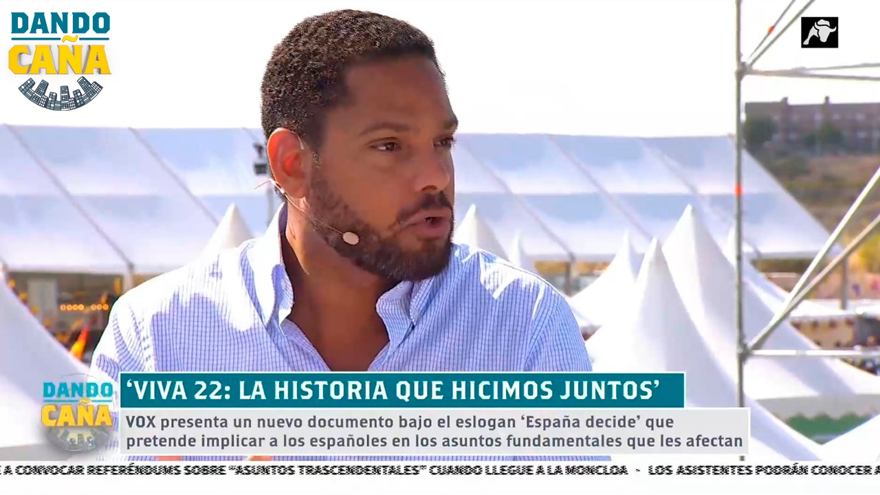 Ignacio Garriga visita el set de El Toro TV durante el ‘Viva 22’