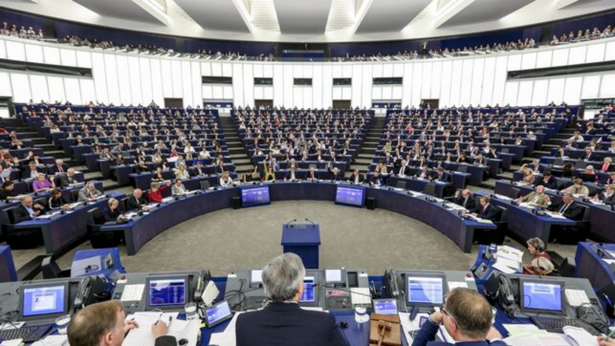 El Parlamento Europeo da luz verde para legislar sobre inteligencias artificiales como ChatGPT