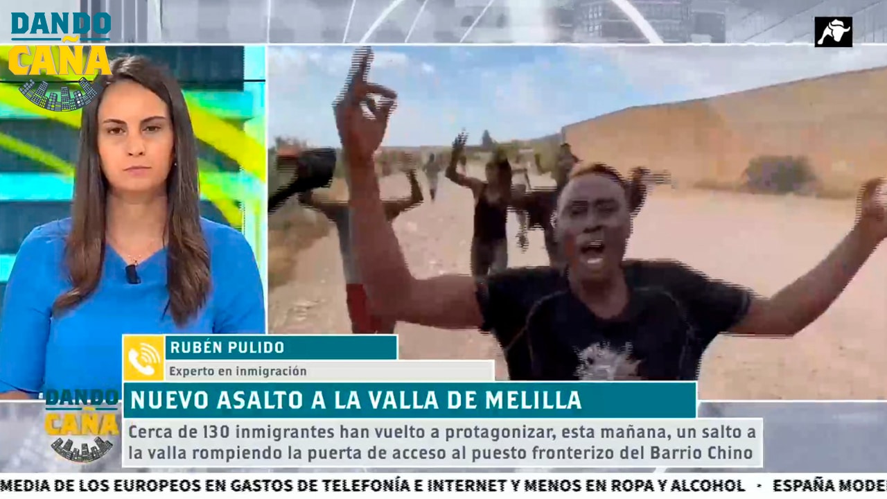 Pulido confirma que 130 ilegales han conseguido entrar tras un salto violento a la valla de Melilla