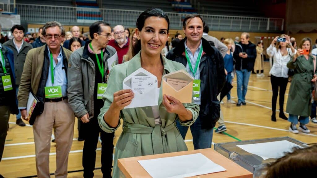 Vox gana un diputado al PP en la Asamblea de Madrid gracias al voto extranjero