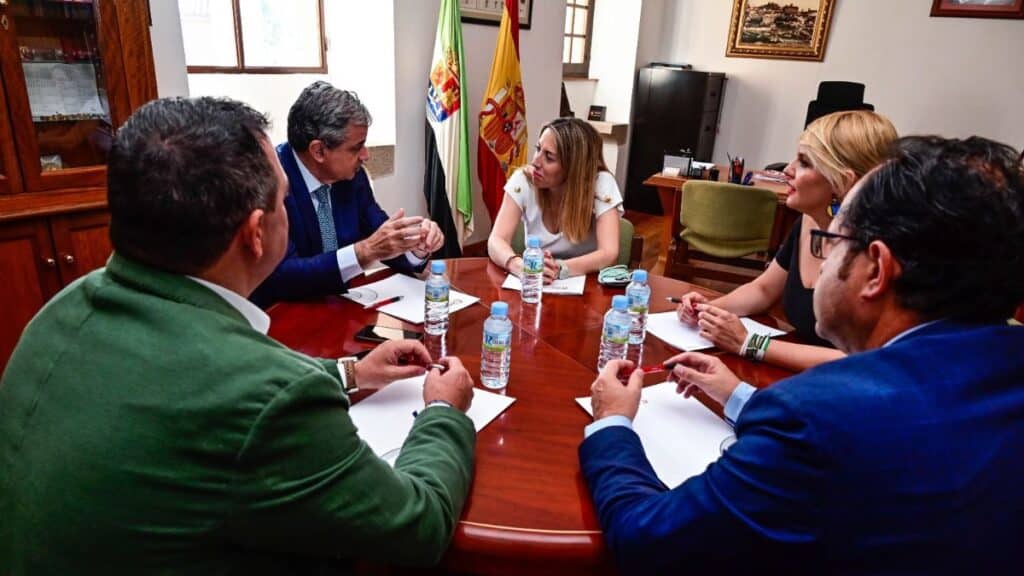 Guardiola ve "imprescindible" el respeto y el acuerdo con Vox en Extremadura