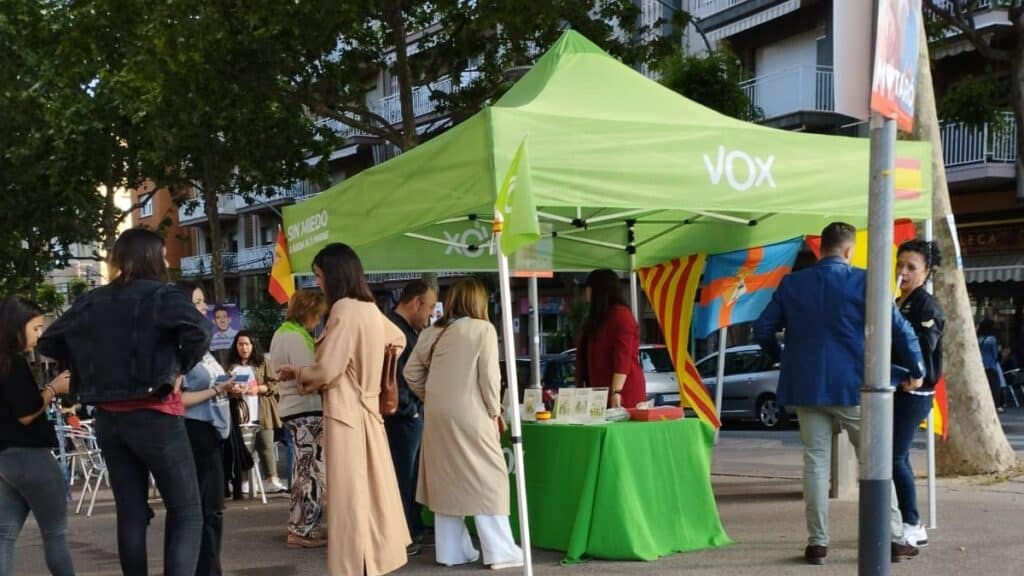 Condenan al padre de Yamine Lamal a pagar 660 euros por el altercado con Vox en Mataró