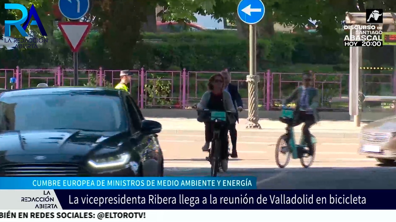 Horcajo desmonta el ridículo paseo en bicicleta de Teresa Ribera rodeada de coches de seguridad