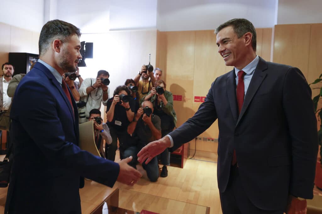 Pedro Sánchez se reúne con el portavoz de ERC Gabriel Rufián, dentro de la ronda de contactos para lograr su investidura