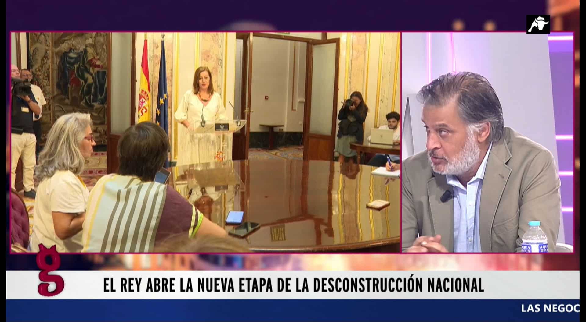 ¿Tiene sentido que el rey se vea obligado a firmar la disolución de España?