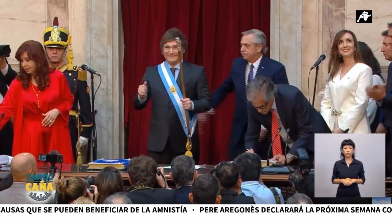 Milei toma posesión como presidente de Argentina y no acude ningún ministro de Sánchez