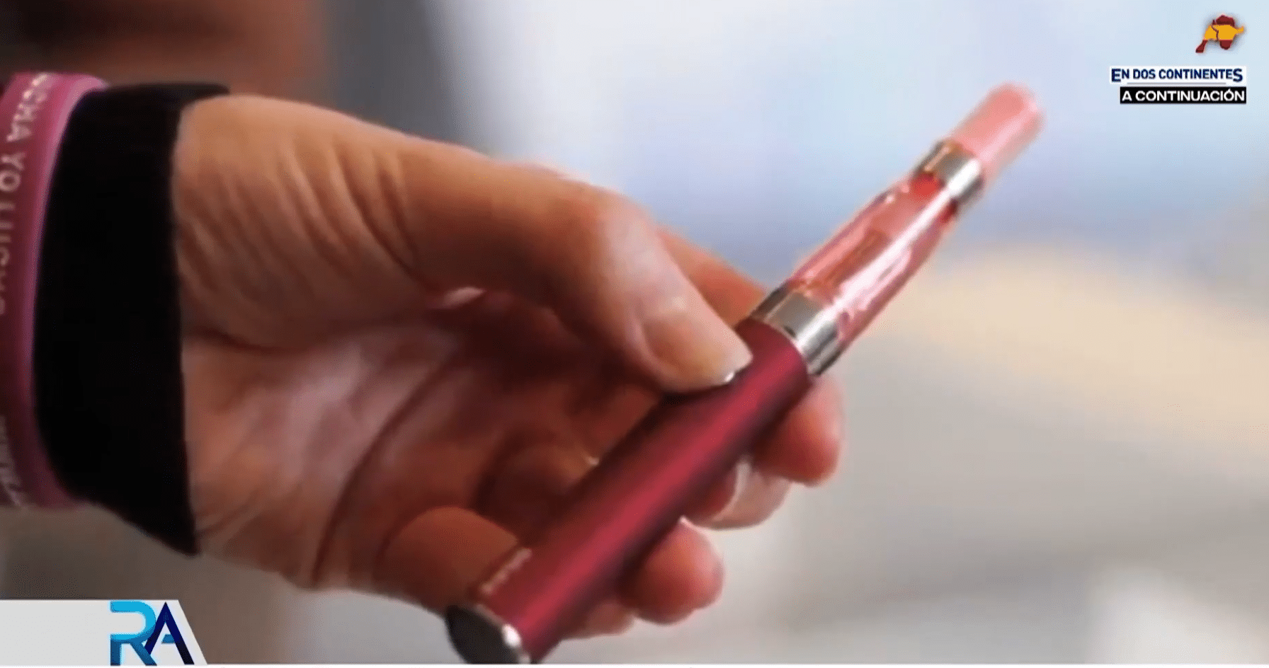 El Gobierno prohíbe los cigarrillos electrónicos que contienen aromas y sabores