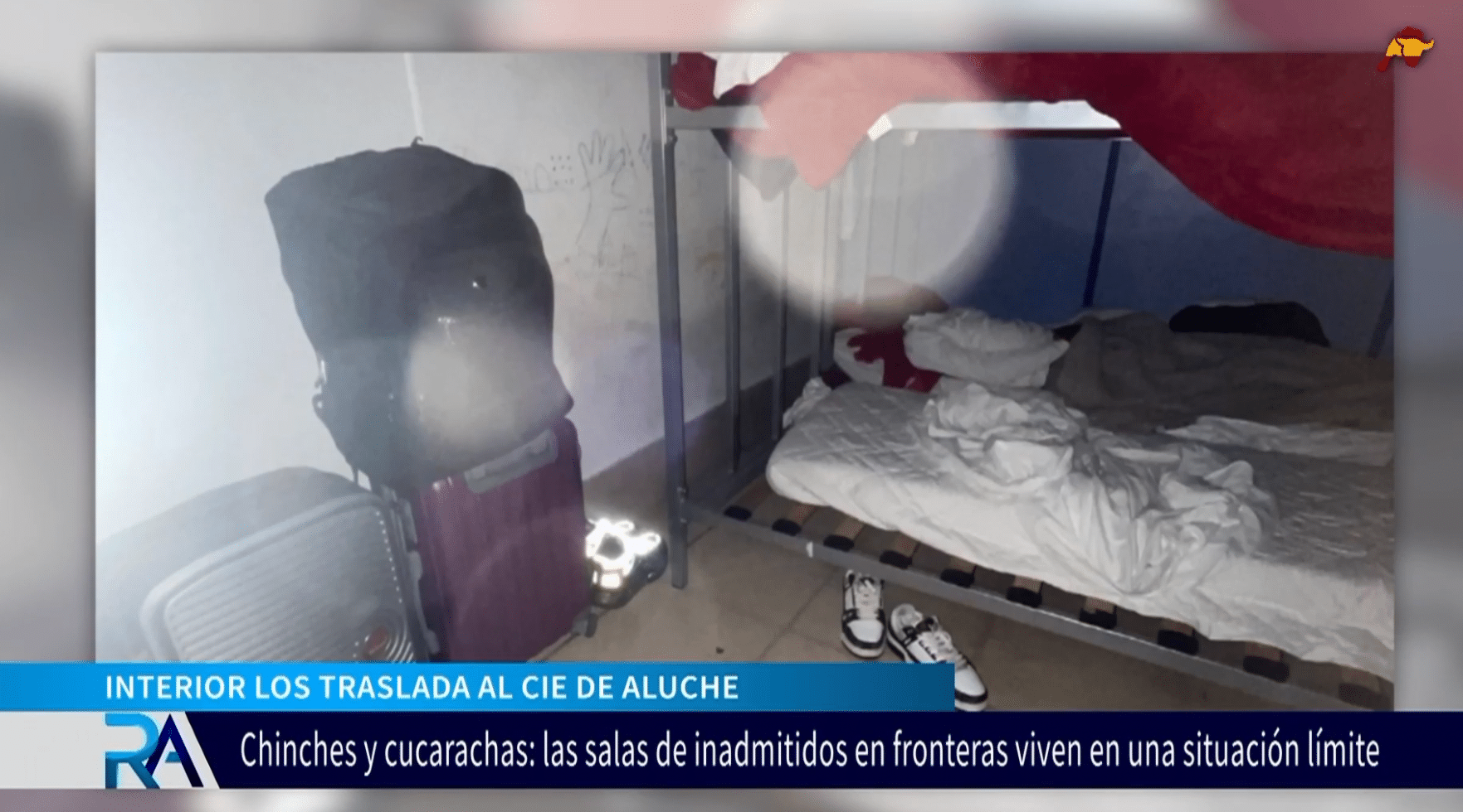 Las condiciones infrahumanas de los inmigrantes ilegales hacinados en el aeropuerto de Barajas