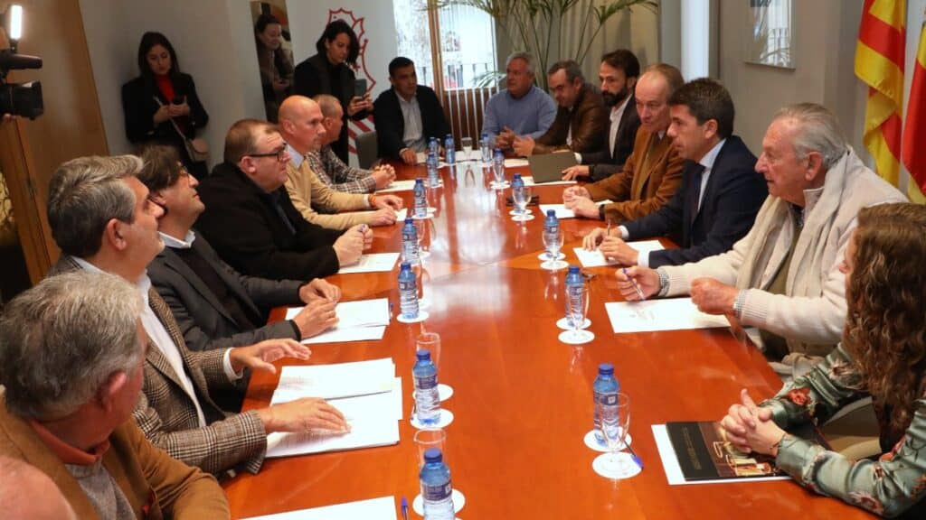 Carlos Mazón reitera el compromiso del Consell para defender las reivindicaciones de los agricultores en Madrid y Bruselas