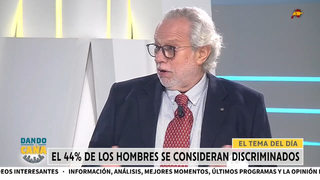 Los hombres, discriminados hasta en la modificación del artículo 49 de la Constitución