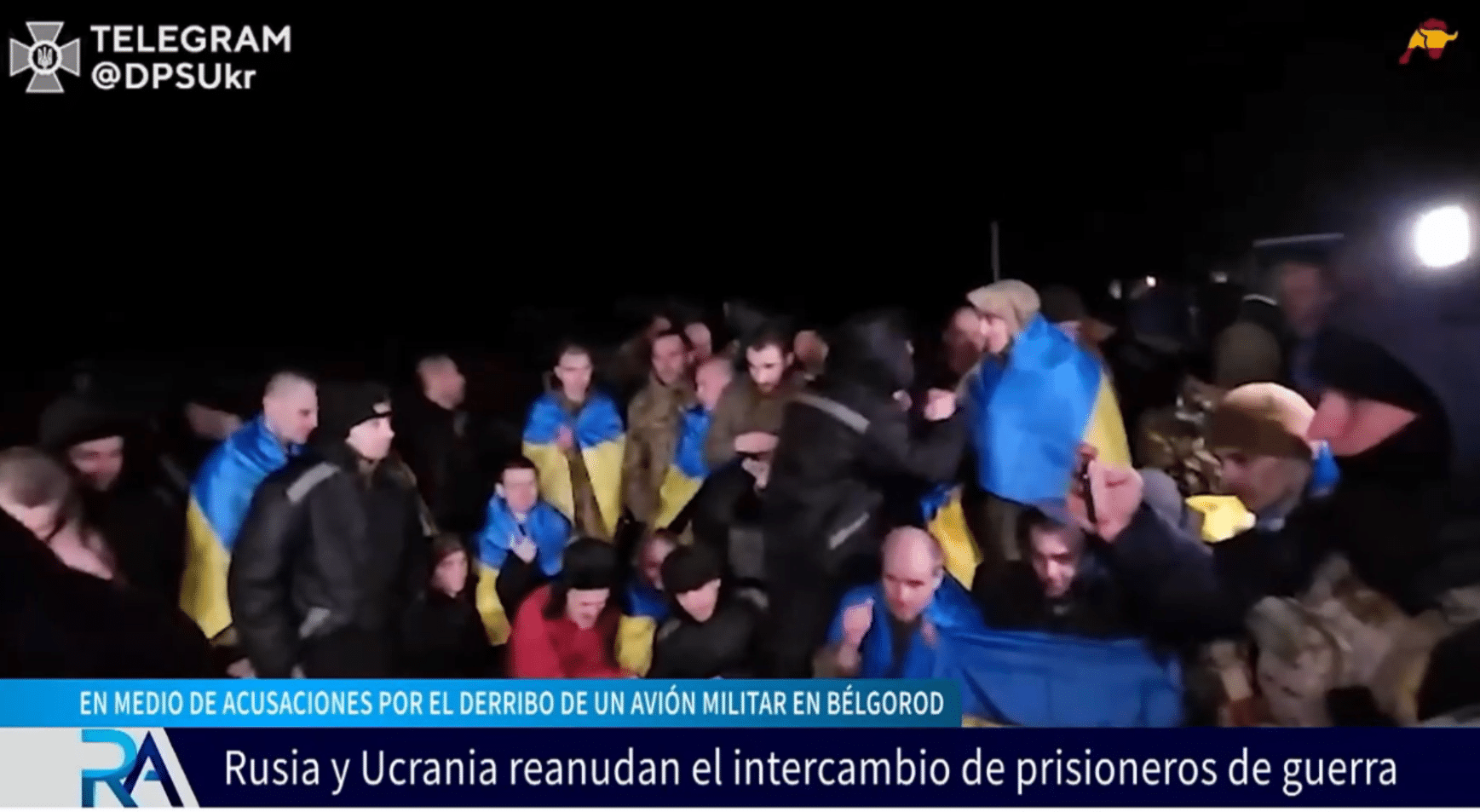  Más de 400 prisioneros de guerra vuelven a casa: Rusia y Ucrania efectúan un nuevo intercambio bajo la angustiosa mirada de los familiares.