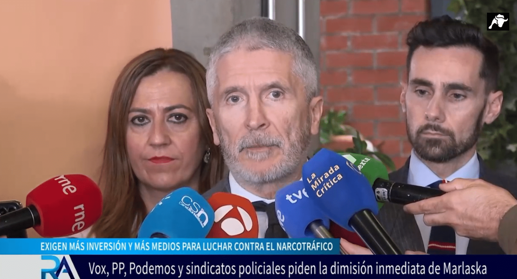 «¡Marlaska dimisión!»: Vox, PP, Podemos y sindicatos policiales piden el cese del ministro por el asesinato de dos guardias civiles en Barbate