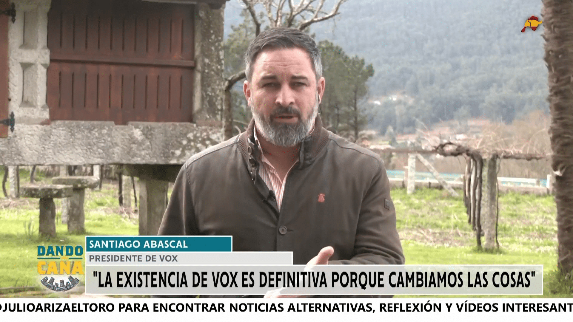 Abascal responde a los ataques de La Razón y Jiménez Losantos con el voto útil al PP en Galicia