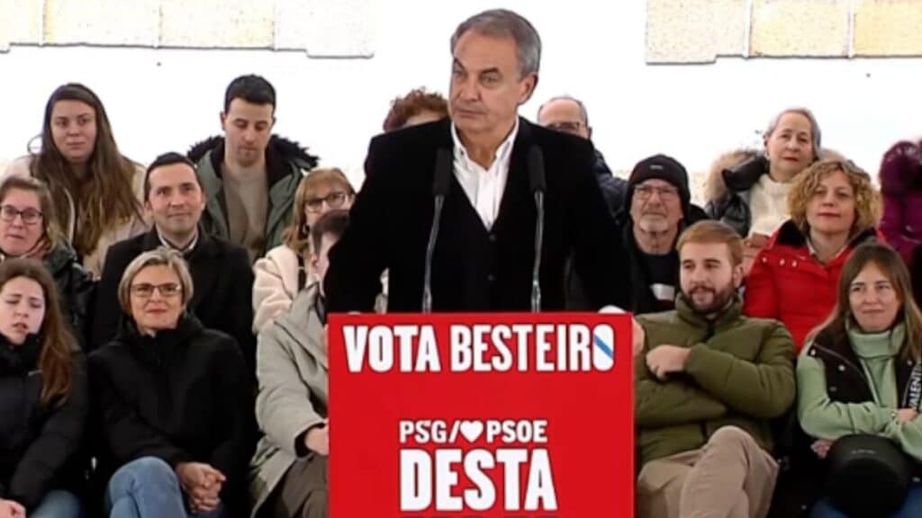 El expresidente del Gobierno José Luis Rodríguez Zapatero ha cargado este domingo en Ferrol contra la "hipocresía" del PP