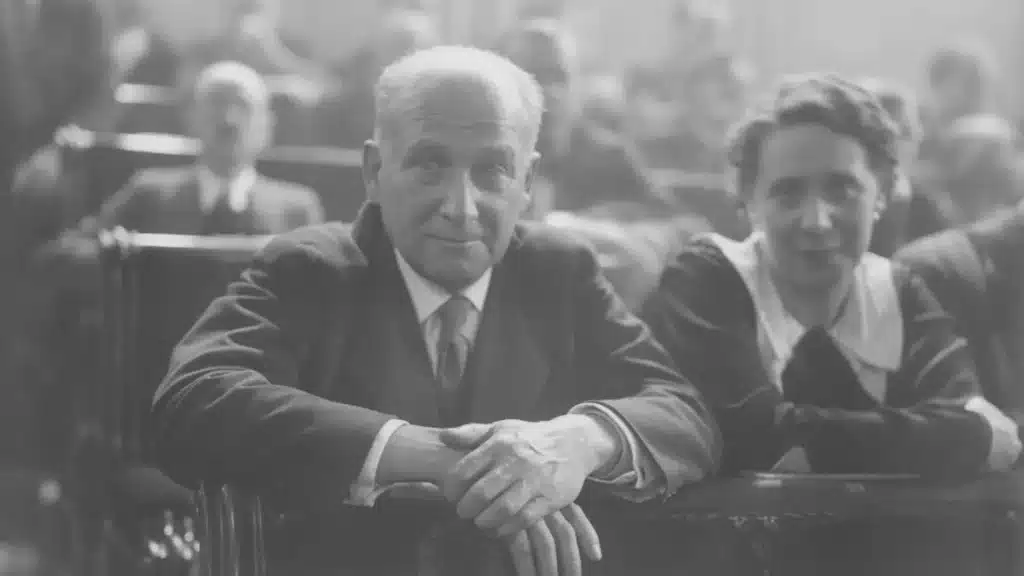 Efemérides 16 de mayo | El hundimiento de Lenin español