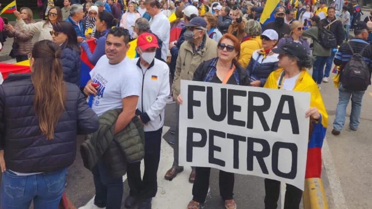 Colombia sale a la calle contra Petro