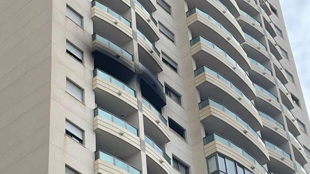 Trágico incendio en Alicante_ tres fallecidos, entre ellos, un niño de cinco años