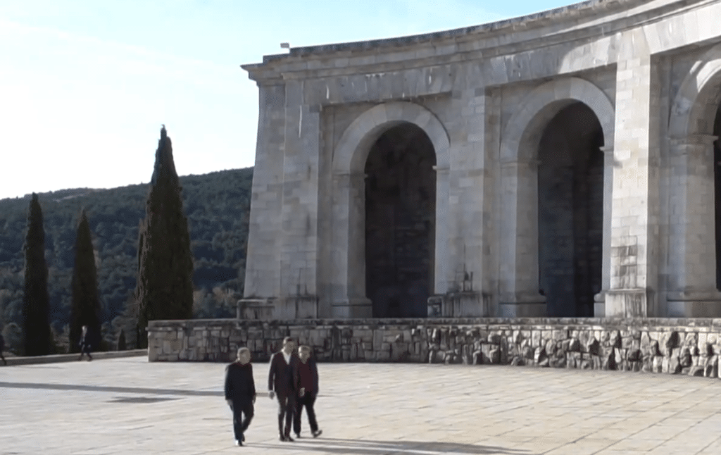 La visita de Sánchez al Valle de los Caídos: "Sin memoria no hay democracia"