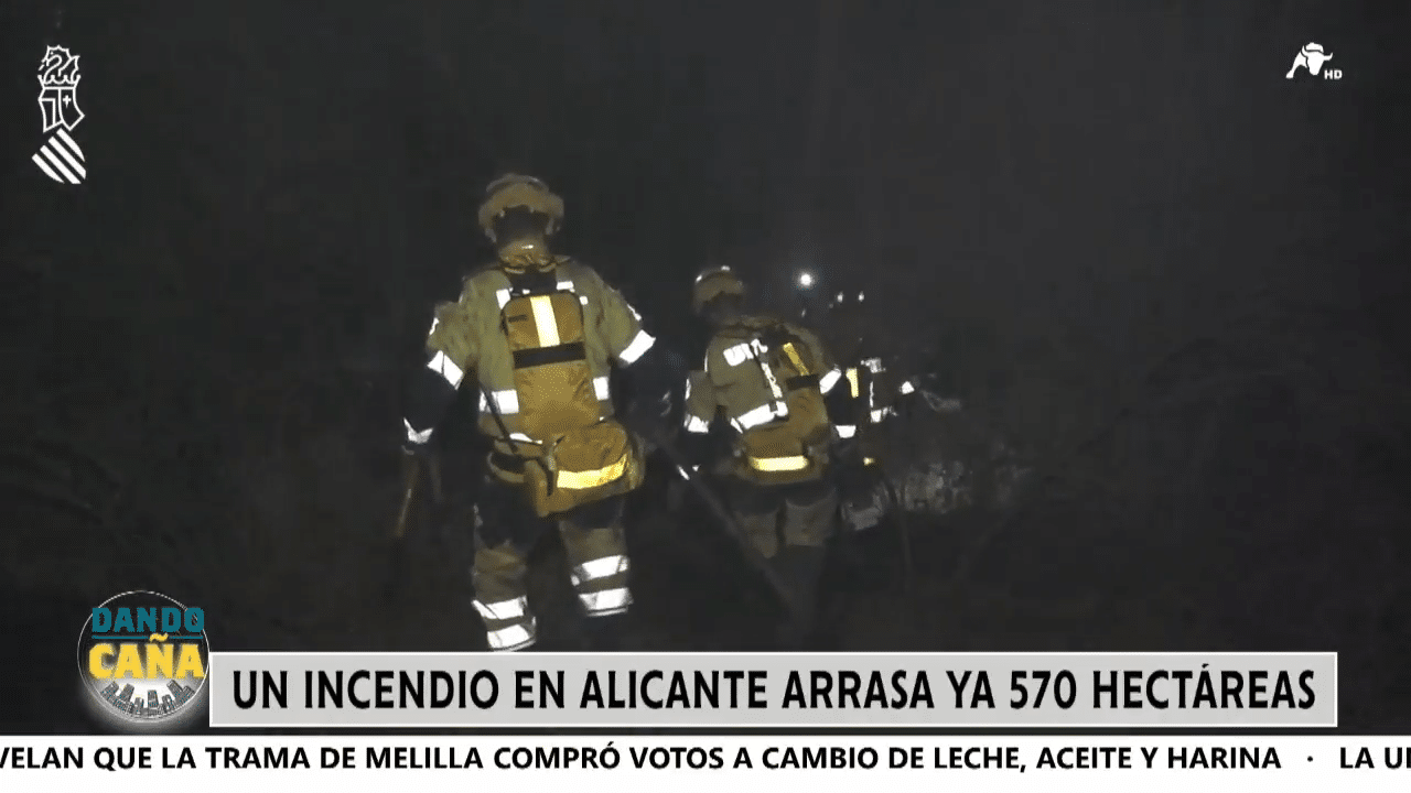 Controlado el incendio de Alicante que obligó a desalojar a 128 personas