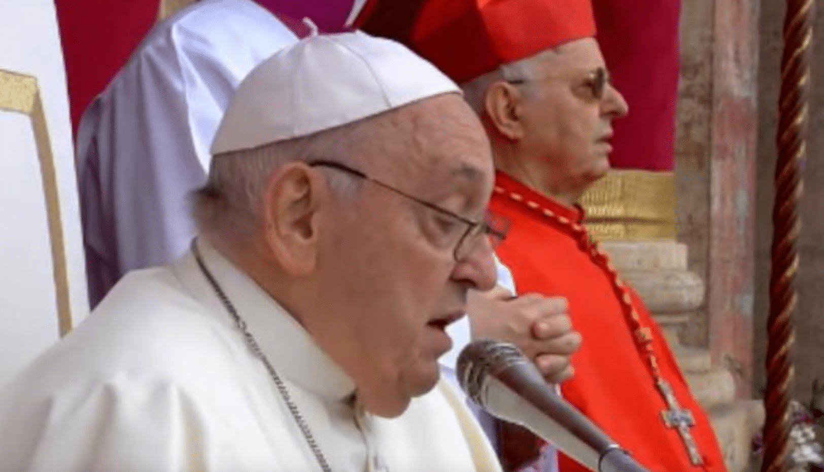 Académicos y activistas católicos firman una carta instando al Papa a renunciar