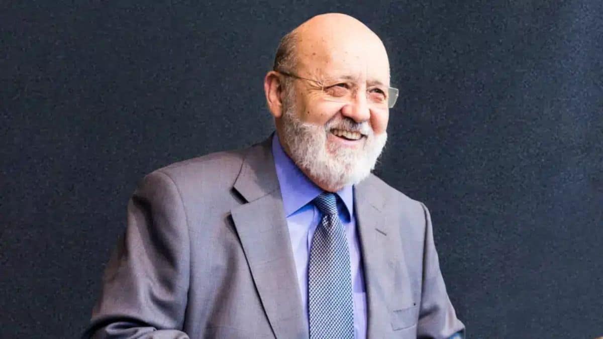 Tezanos se niega a reconocer la figura de Amando de Miguel