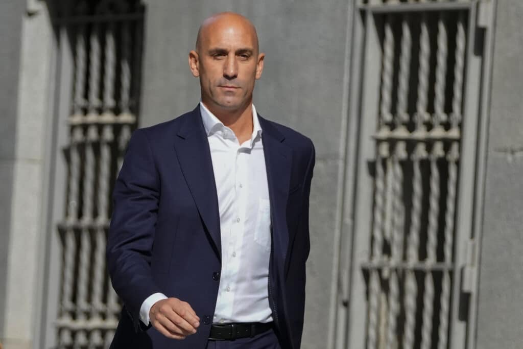 El juez sienta en el banquillo a Luis Rubiales por el beso no consentido a Jenni Hermoso