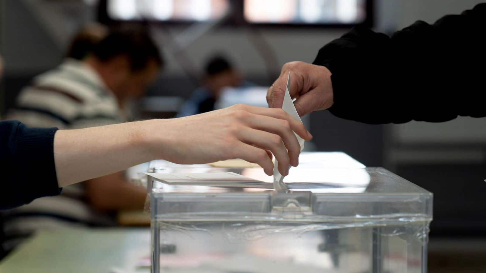 Elecciones Cataluña | La participación hasta las 18.00 horas se sitúa casi en el 46%, similar a los comicios de 2021