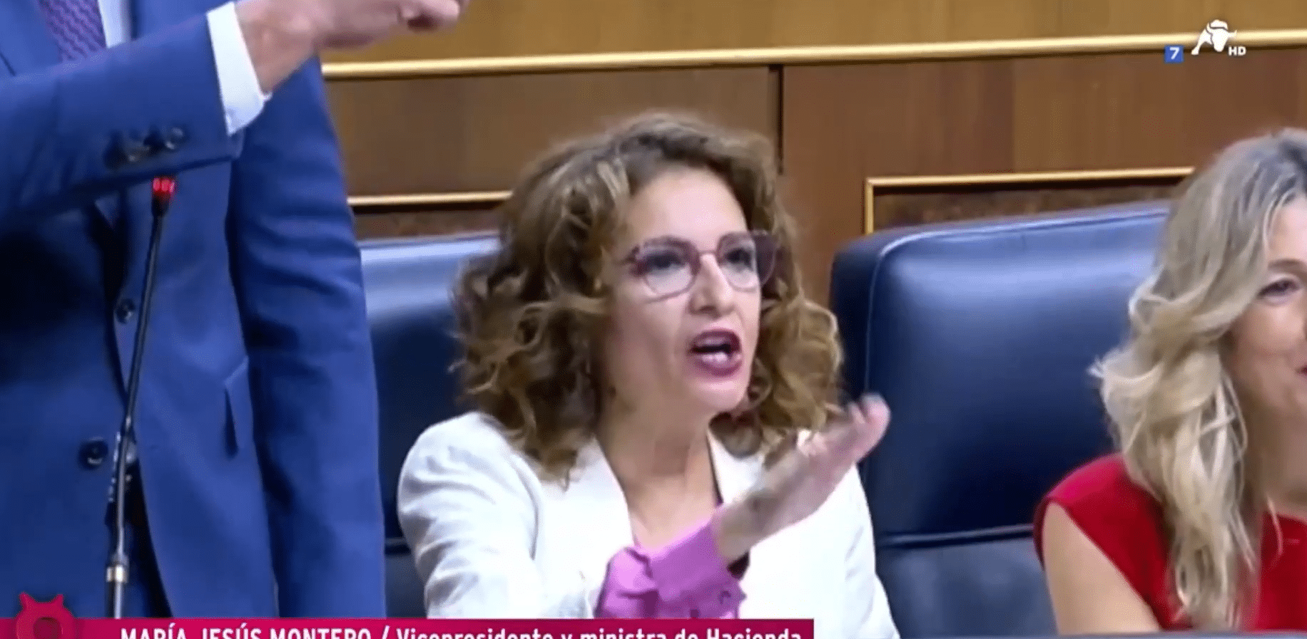 Las muecas de taberna de María Jesús Montero en el Congreso: “¡Qué c*brón!”
