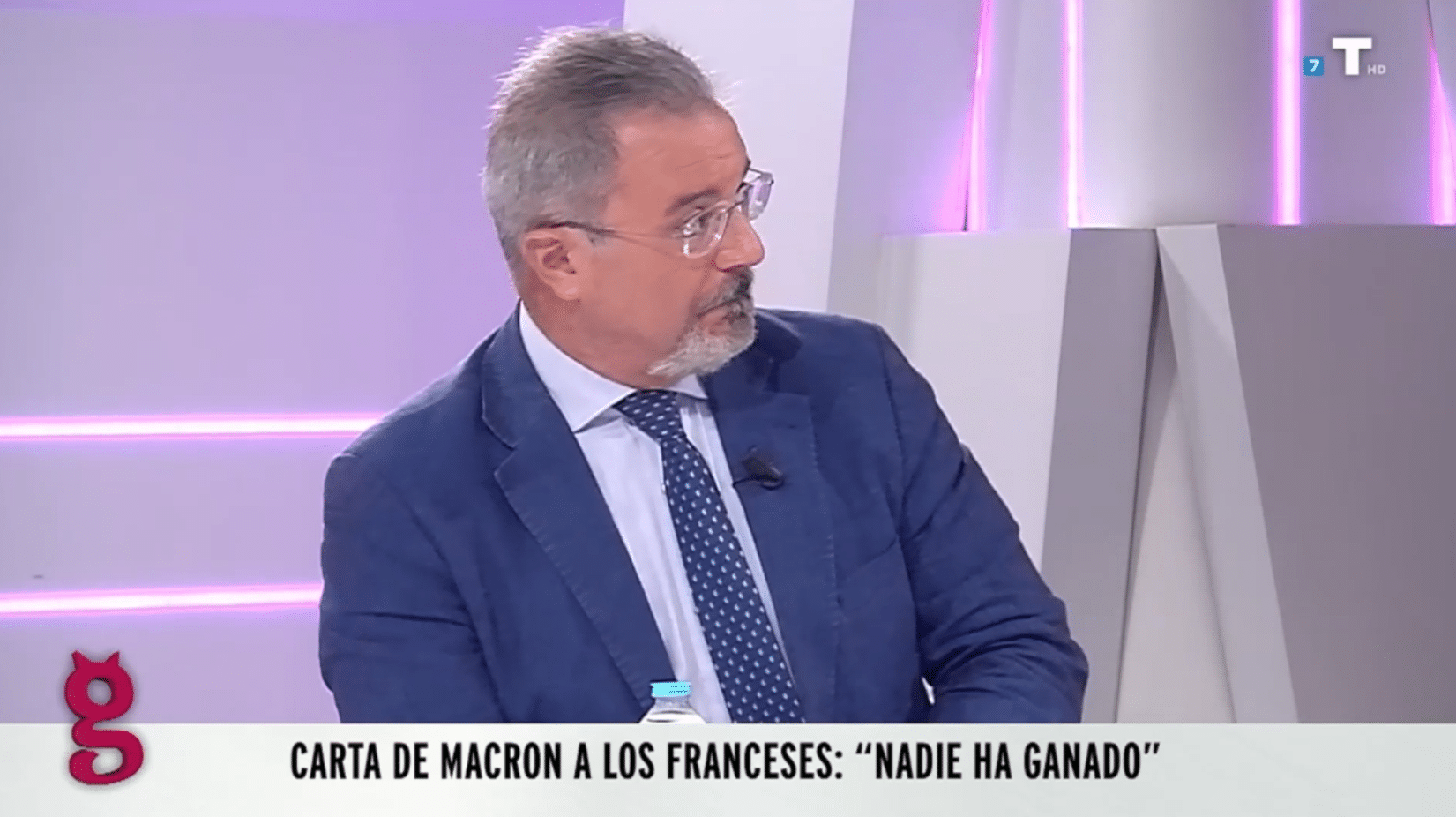 “Un hombre profundamente enamorado”… de la democracia: Macron se marca un Sánchez