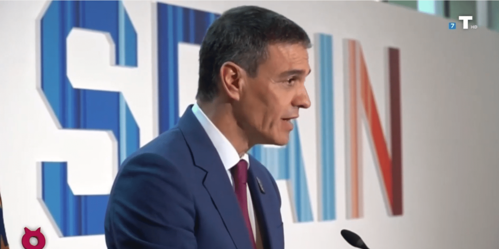 Sánchez se acobarda y se escuda en el reglamento europeo de medios, ¡pero como le conviene!