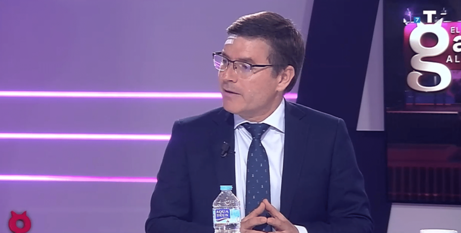 Tiran cebollas con cuchillas a VOX y dicen que no son personas: los “chascarrillos” contra los de Abascal
