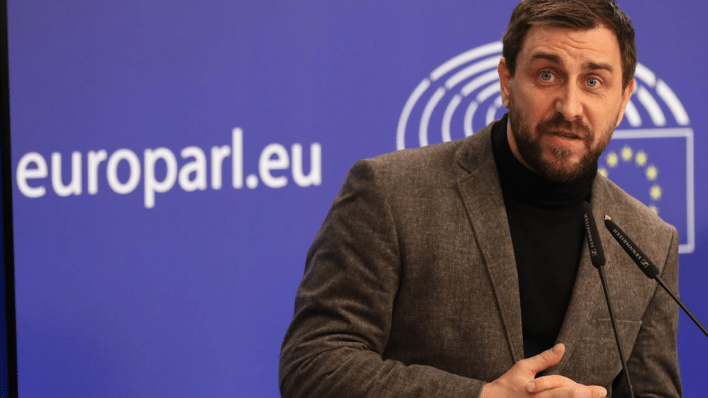 Toni Comín no es reconocido por El Parlamento Europeo tras negarse a acatar la Constitución
