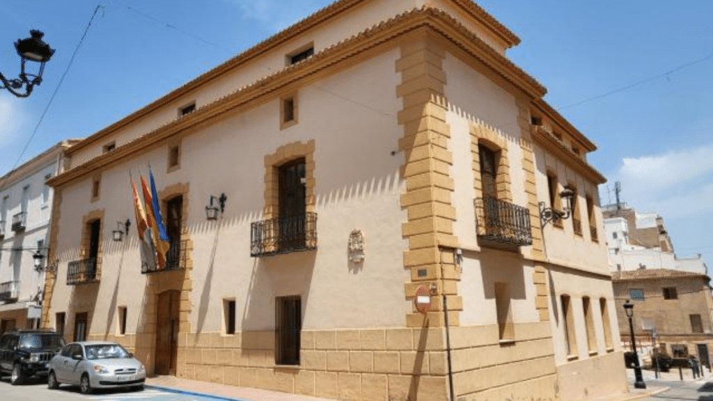 Se cede la propiedad de un edificio al Ayuntamiento de Caudete de las Fuentes para su uso como centro de jubilados