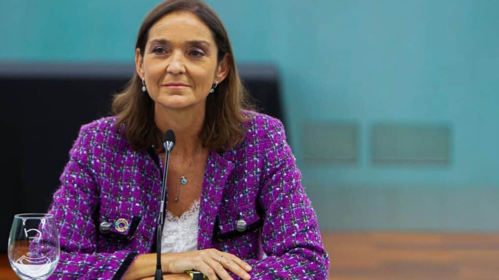 Reyes Maroto autorizó subvencionar a la gestora de trámites académicos de la cátedra dirigida por Gómez