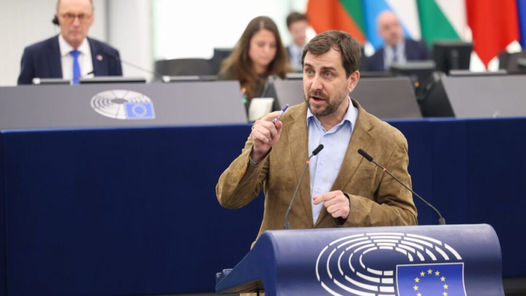 Toni Comín «Junts» amenaza al Parlamento Europeo para que reconozca a sus eurodiputados