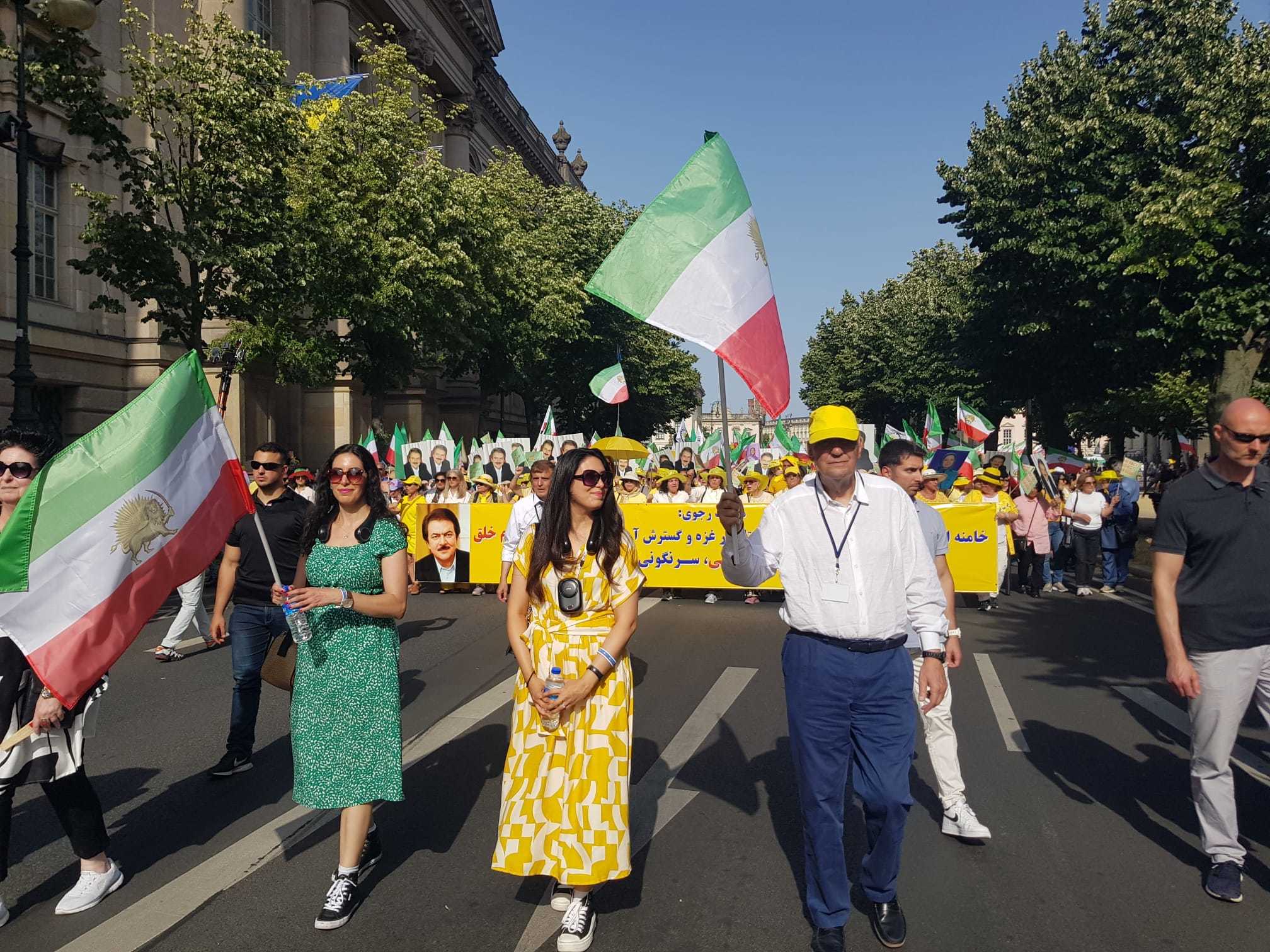 Alejo Vidal-Quadras se manifiesta con la oposición iraní en Berlín