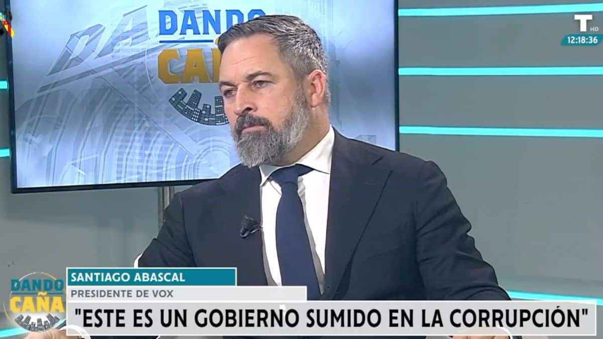 Contundente Santiago Abascal contra la movilización de recursos públicos para beneficiar a “la familia” de Pedro Sánchez y Begoña Gómez