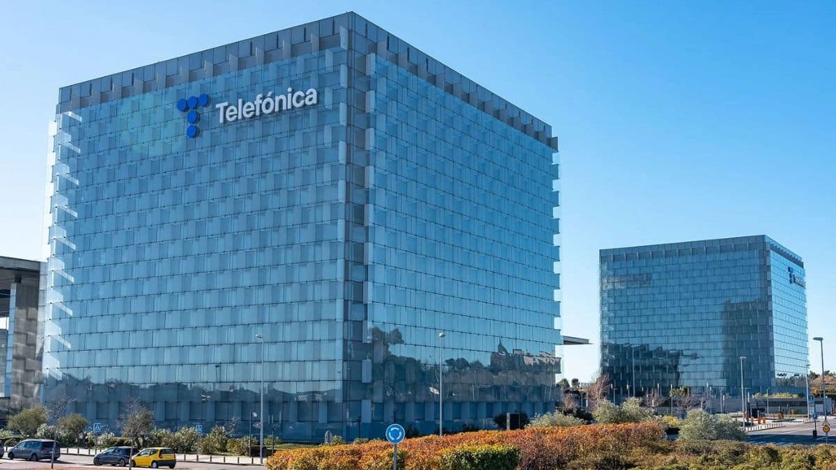 La operadora saudí STC se hace 9,97% de Telefónica