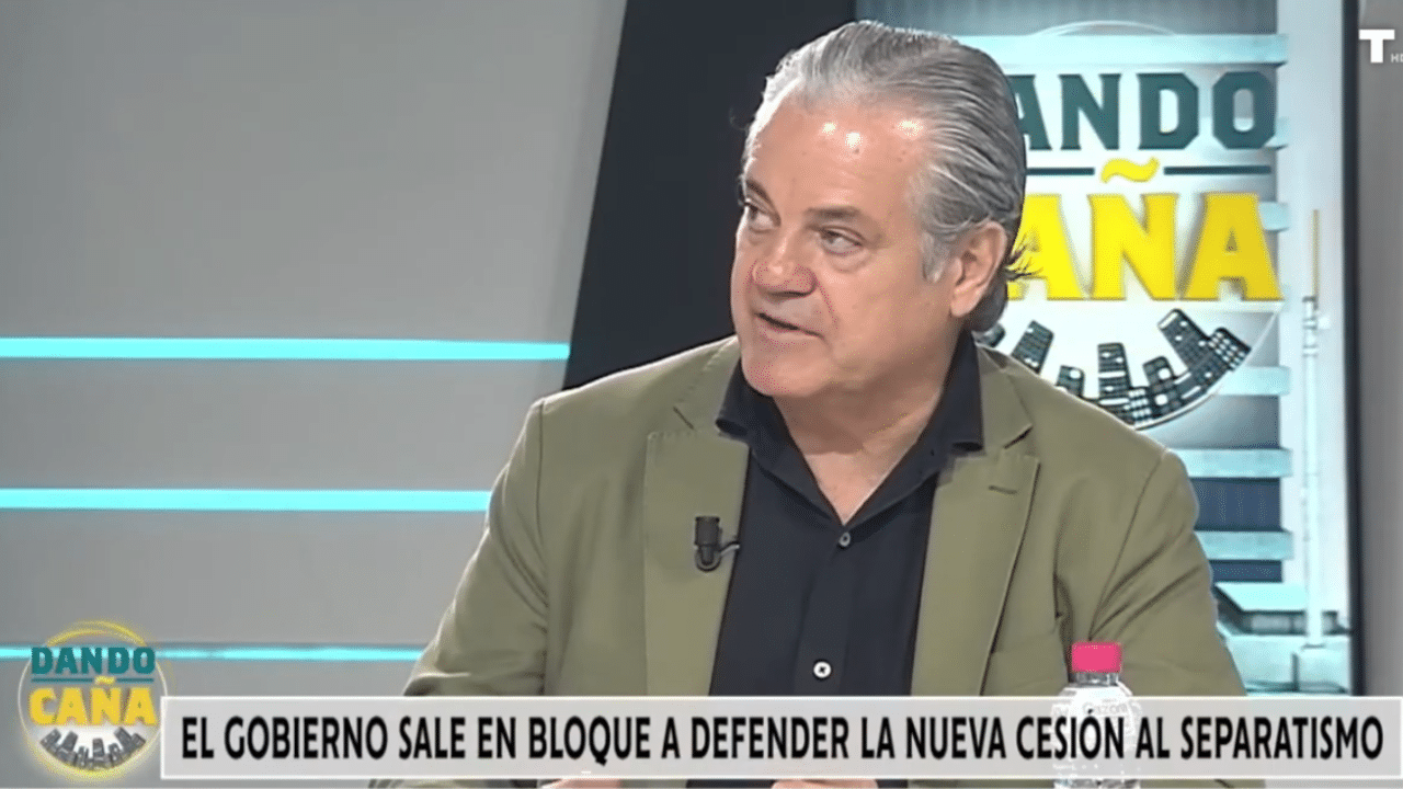 Marcos de Quinto arrea a María Jesús Montero y la ridiculiza con la ‘quita de la deuda’
