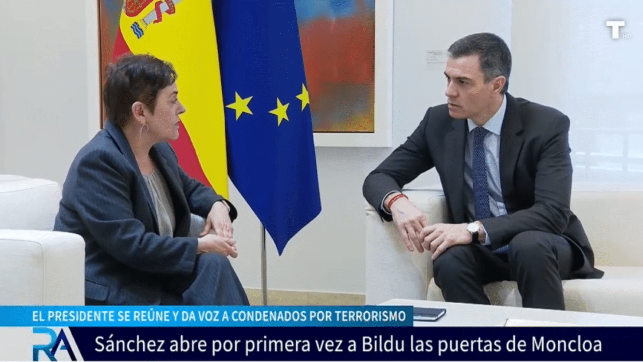 Sánchez consuma la traición y recibe a Bildu en Moncloa mientras veta a VOX