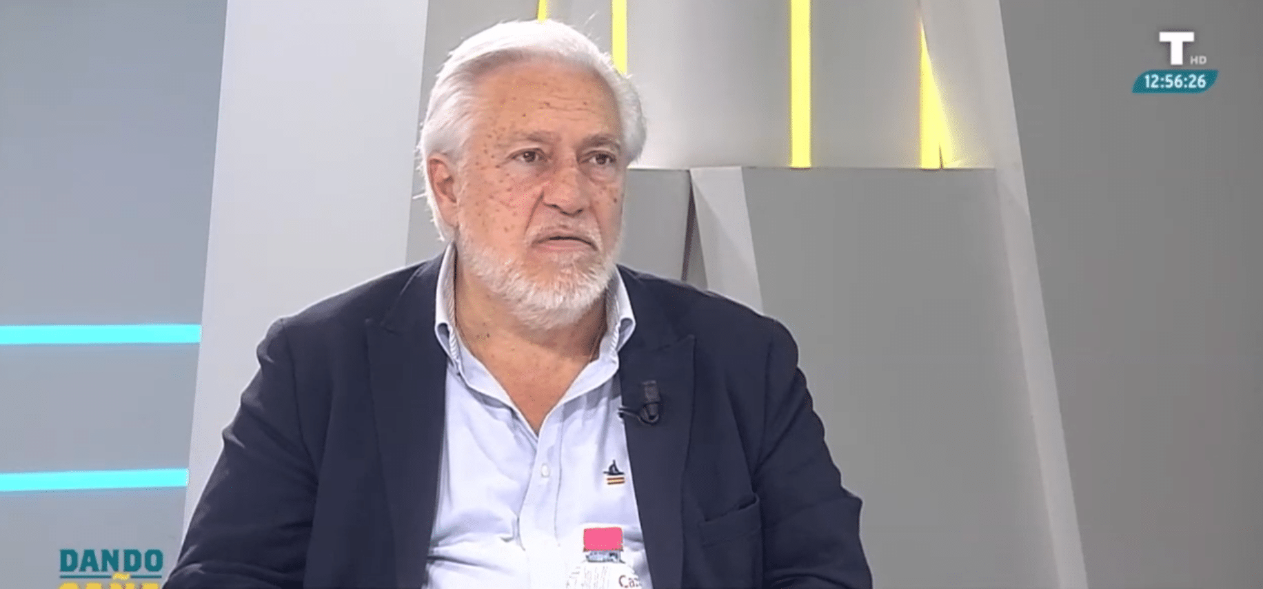 La jeta de la izquierda para vender que es bueno gastar armamento