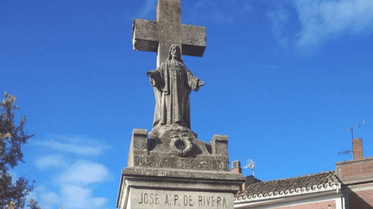 Un juzgado de Palencia frena el derribo de la cruz de Dueñas impulsado por IU, PSOE y PP