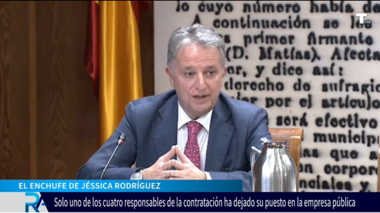Aquí no paga el pato NADIE: Adif mantiene a los 3 artífices de la contratación de Jésica