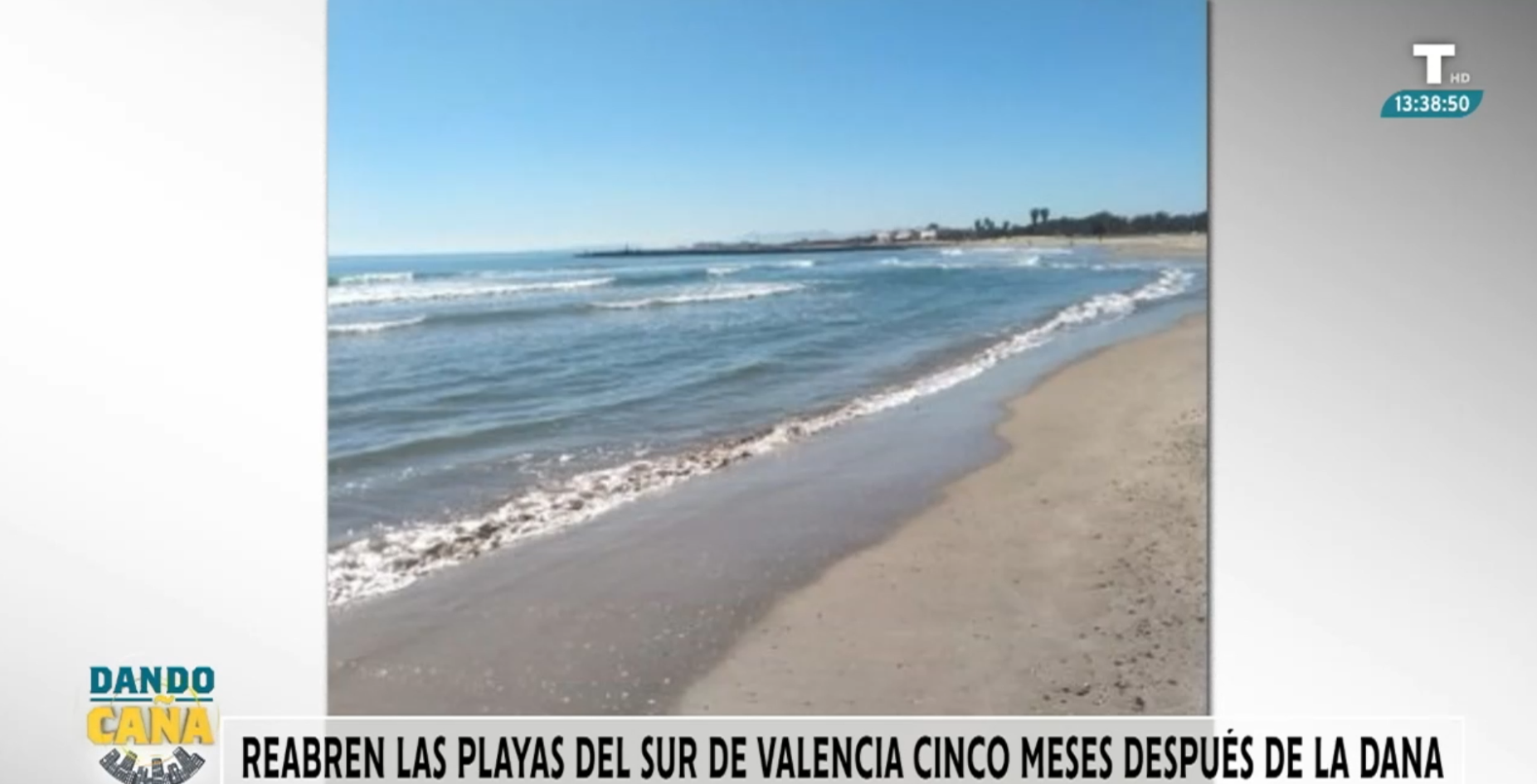 Las playas de Valencia reabren tras recoger 40.000 toneladas de residuos de la DANA